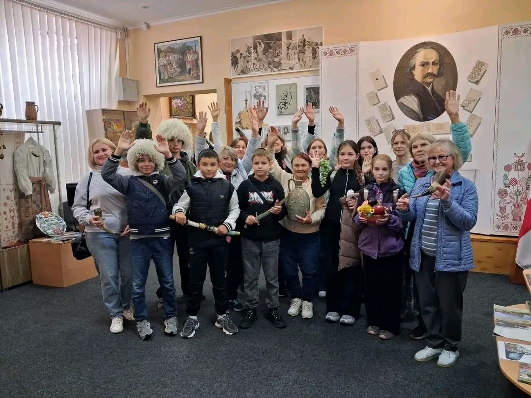 Учні та викладачі Решетилівської школи мистецтв побували з екскурсією у Миргороді