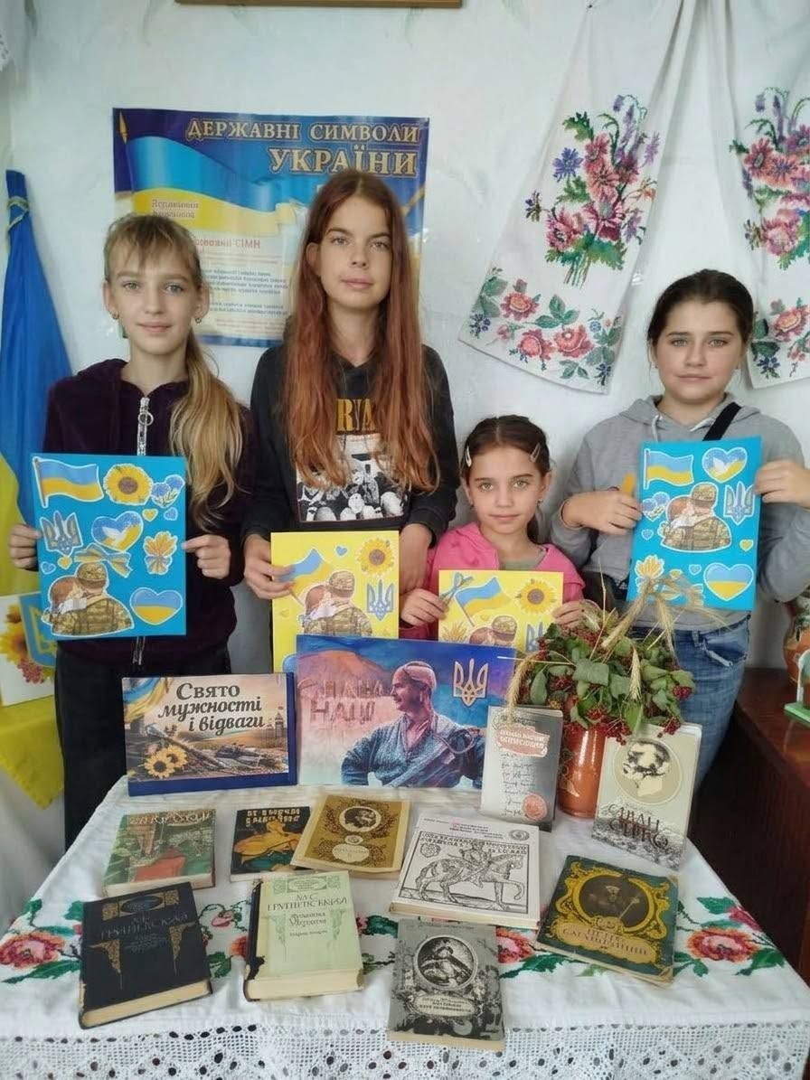 До Дня захисників і захисниць та Дня Українського козацтва презентували книжкові виставки