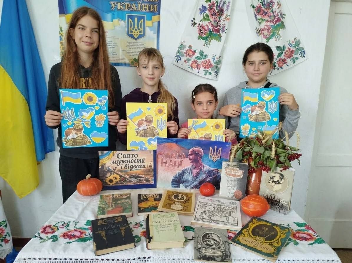 До Дня захисників і захисниць та Дня Українського козацтва презентували книжкові виставки