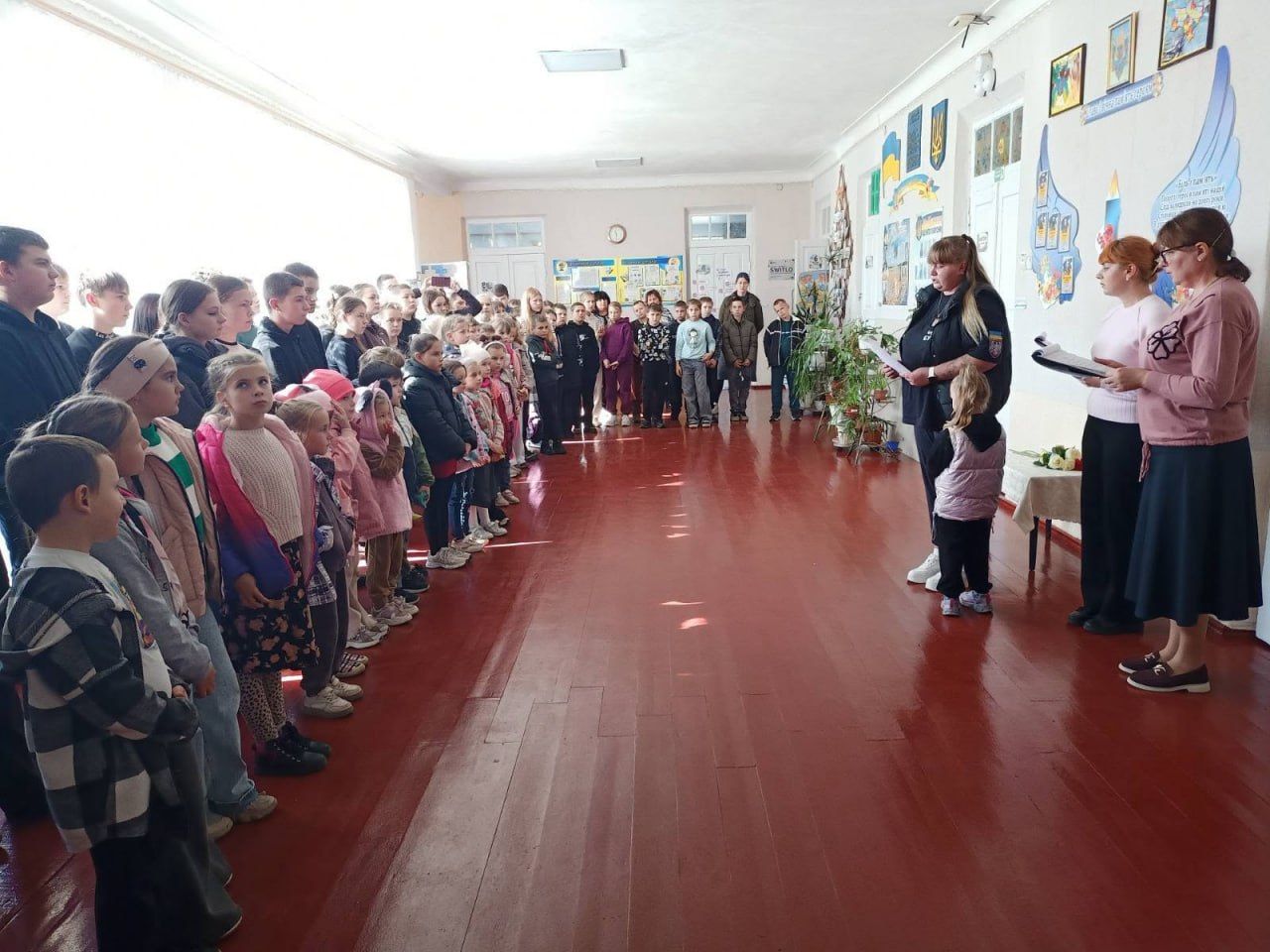 У Демидівському навчальному закладі відкрили стенд із портретами полеглих випускників-захисників