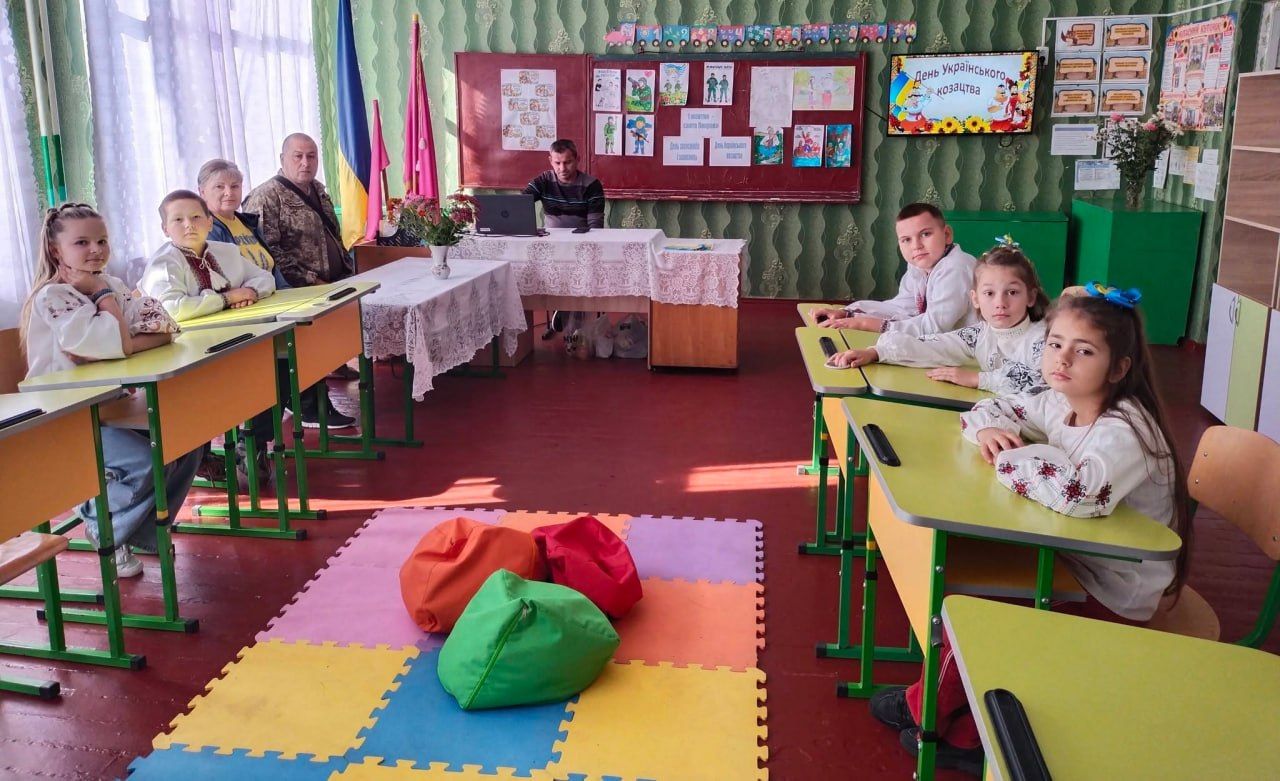 Остап’євські школярі зустрілися із земляком-захисником та волонтерами
