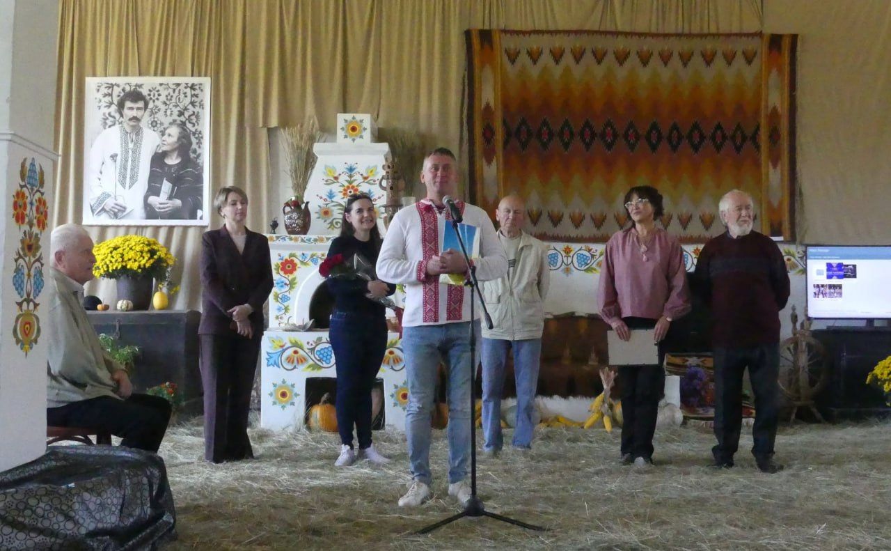 У місті відкрили виставку «Світло нитки і душі»