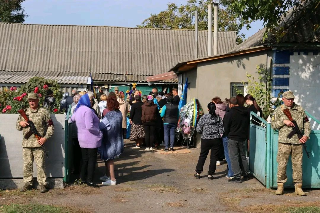 Решетилівська громада провела в останню путь 24-річного захисника Романа Луб’янецького