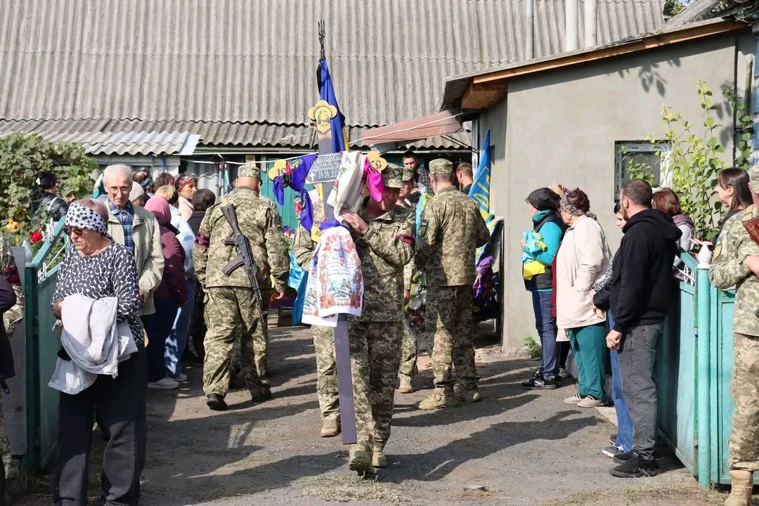 Решетилівська громада провела в останню путь 24-річного захисника Романа Луб’янецького