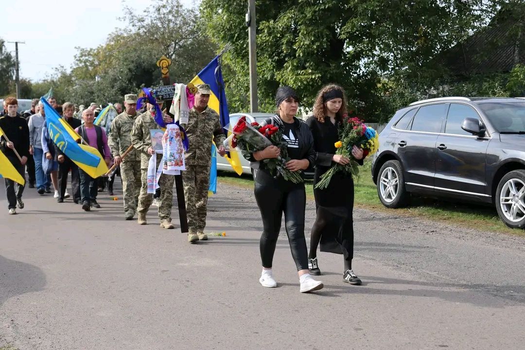 Решетилівська громада провела в останню путь 24-річного захисника Романа Луб’янецького