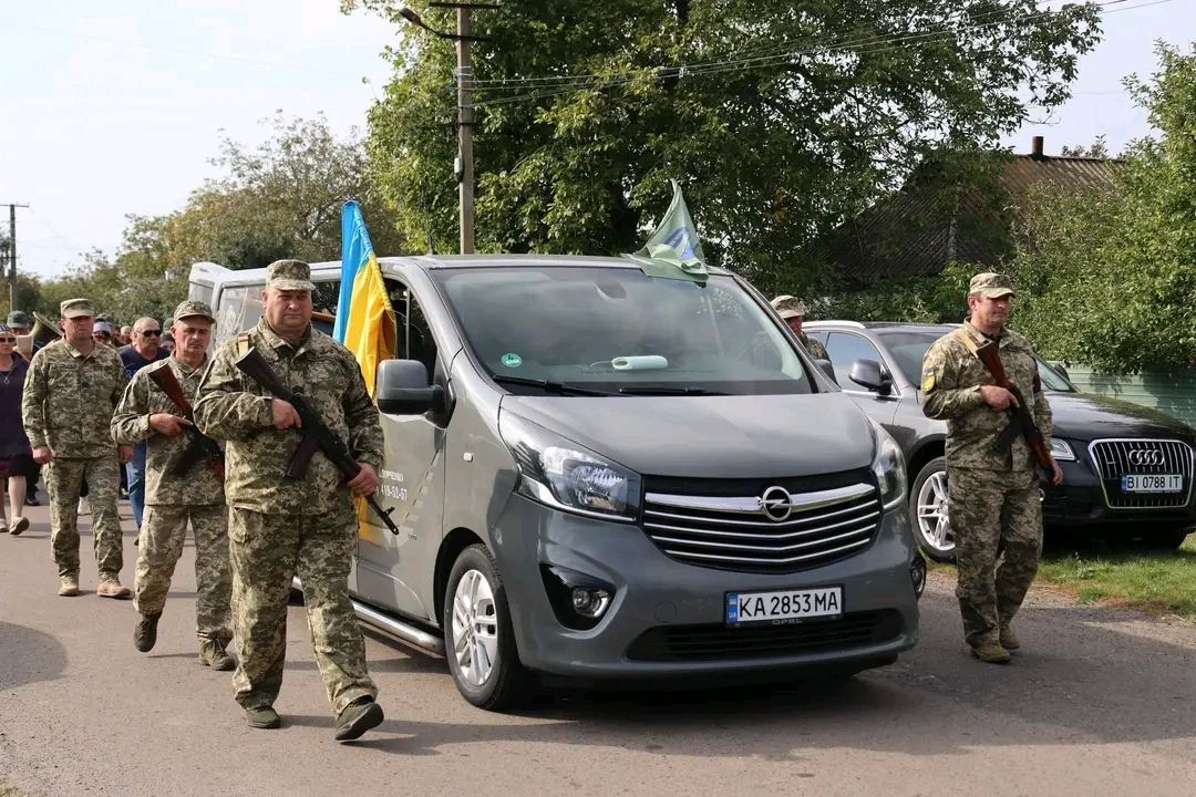 Решетилівська громада провела в останню путь 24-річного захисника Романа Луб’янецького