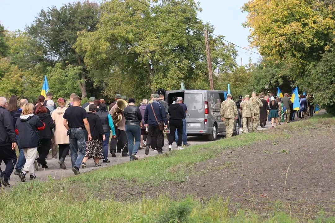 Решетилівська громада провела в останню путь 24-річного захисника Романа Луб’янецького