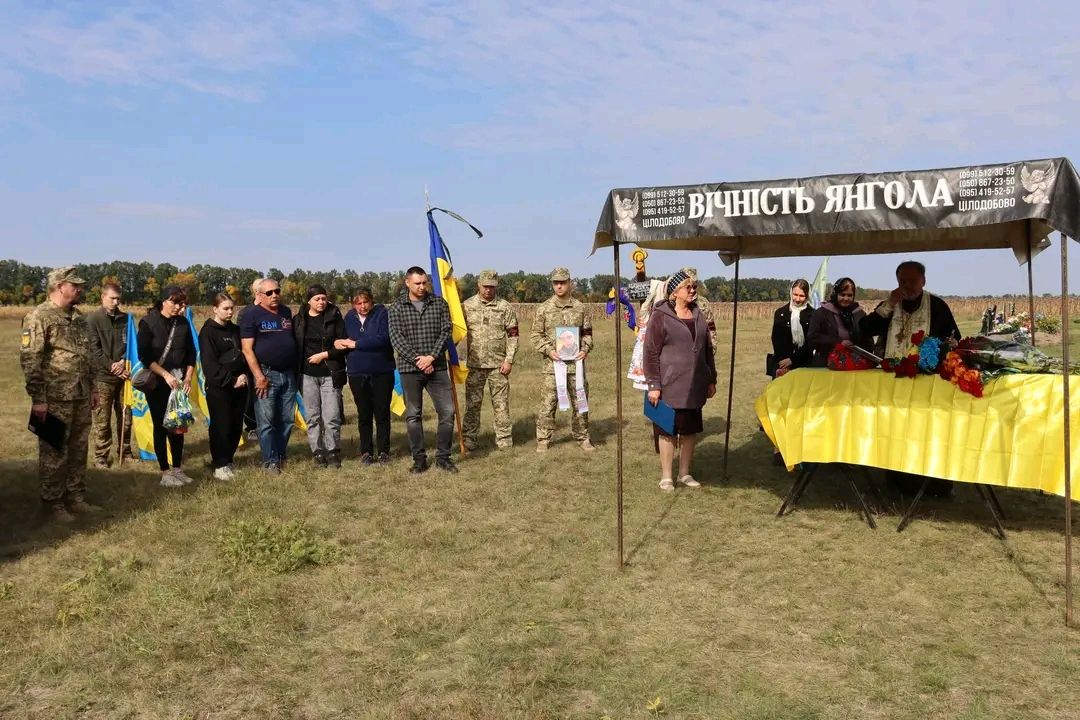 Решетилівська громада провела в останню путь 24-річного захисника Романа Луб’янецького