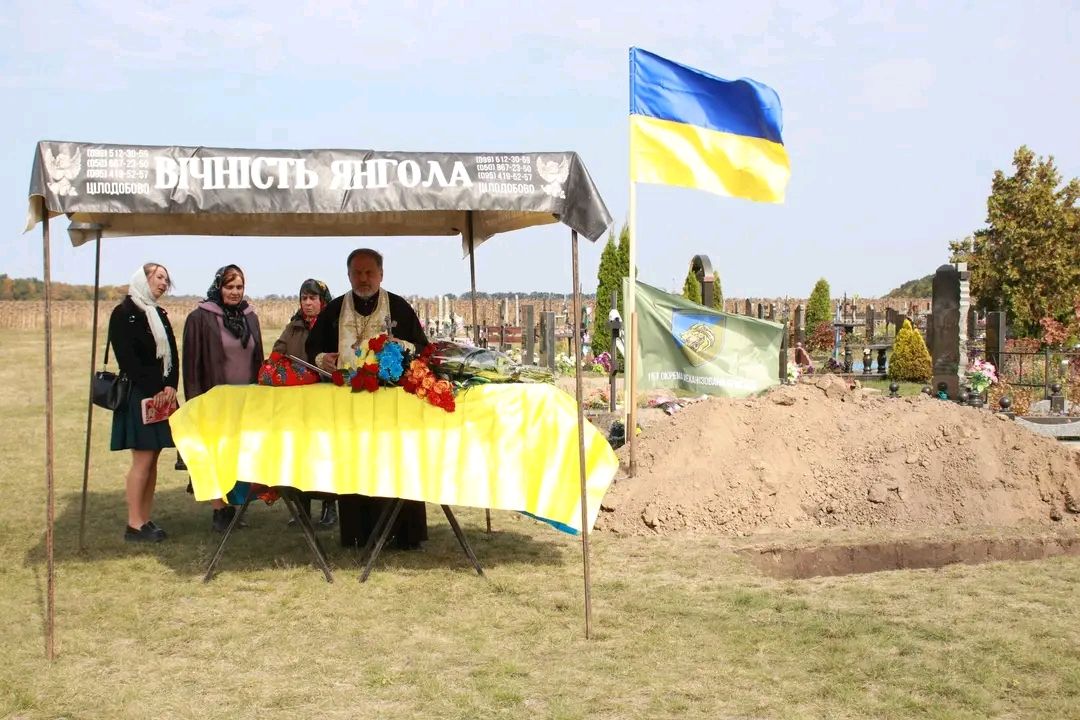 Решетилівська громада провела в останню путь 24-річного захисника Романа Луб’янецького