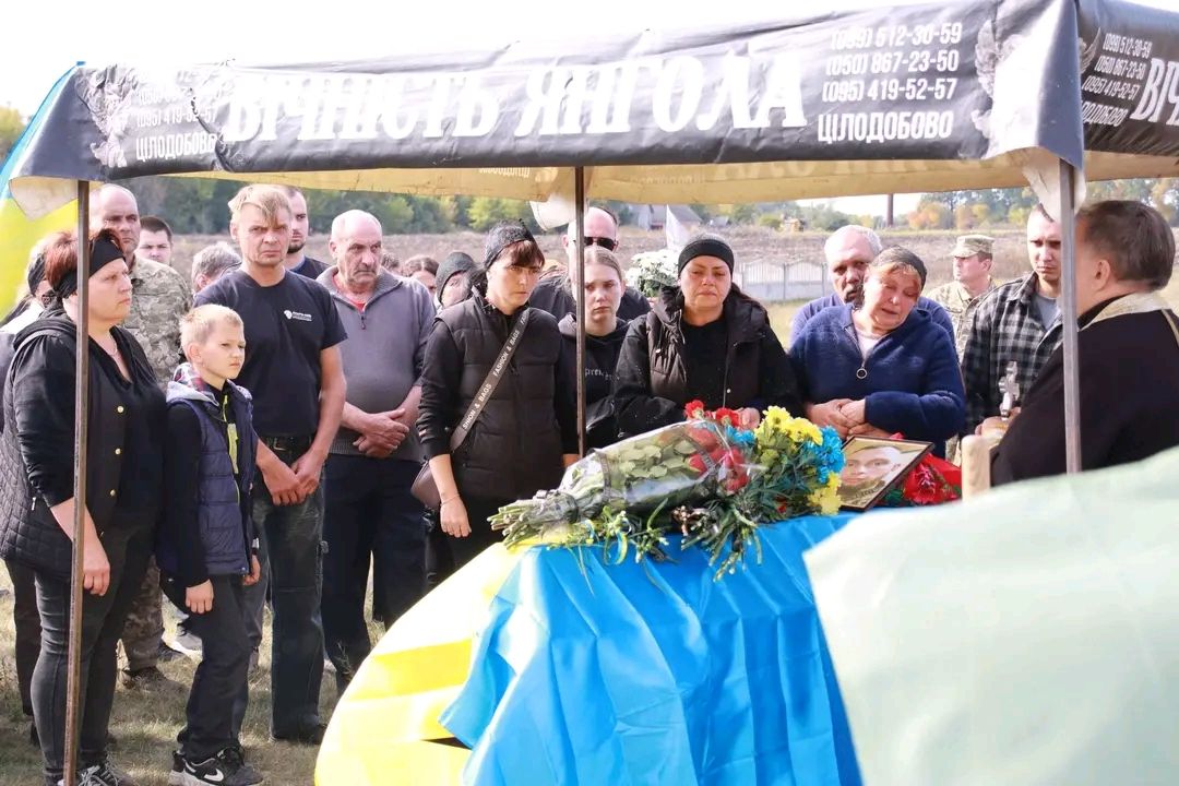 Решетилівська громада провела в останню путь 24-річного захисника Романа Луб’янецького