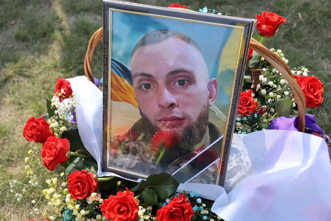 Решетилівська громада провела в останню путь 24-річного захисника Романа Луб’янецького