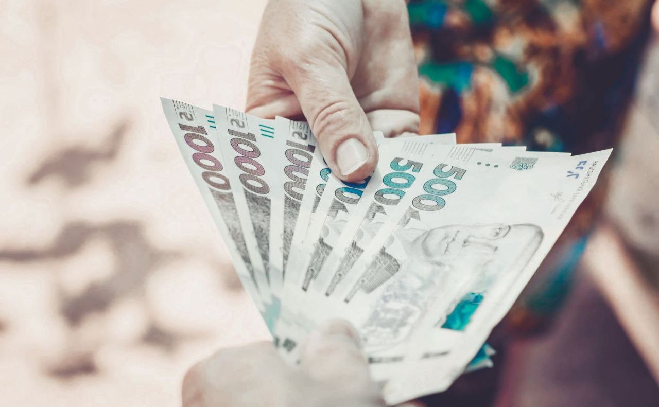 В Україні запроваджують нову єдину соціальну допомогу для сімей: хто зможе отримати гроші