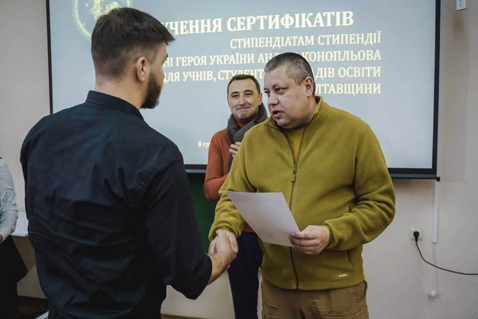 Стипендії Полтавської обласної ради: скільки можуть отримати розумники і юні патріоти