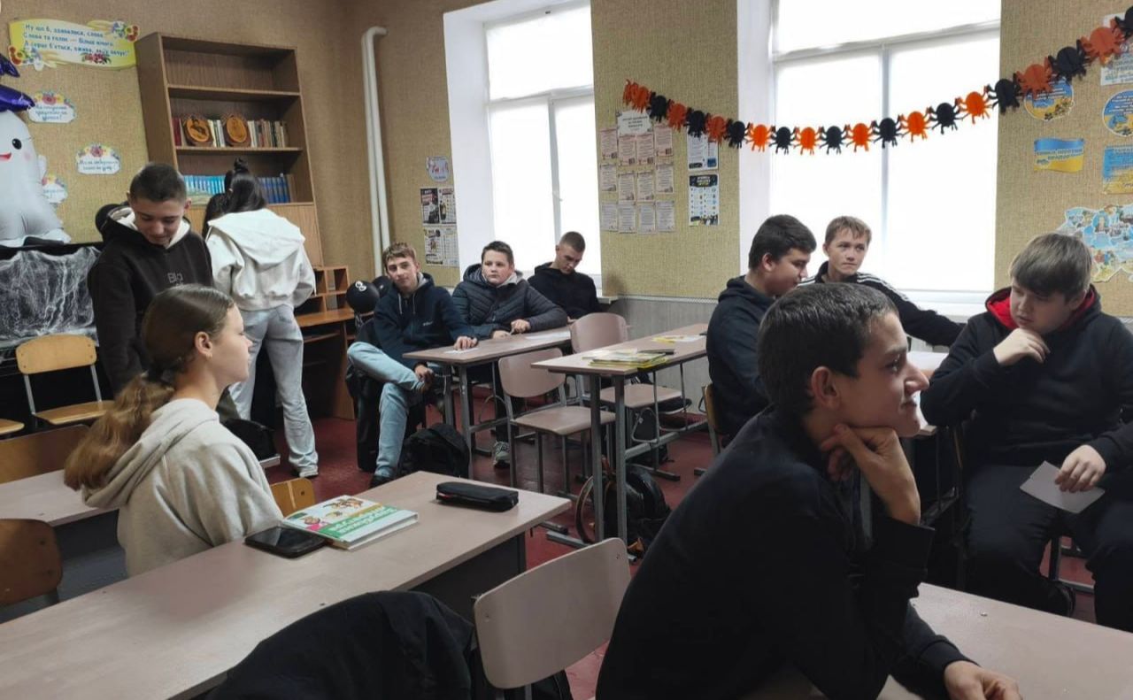Демидівські школярі зустрілися з офіцером рекрутингу