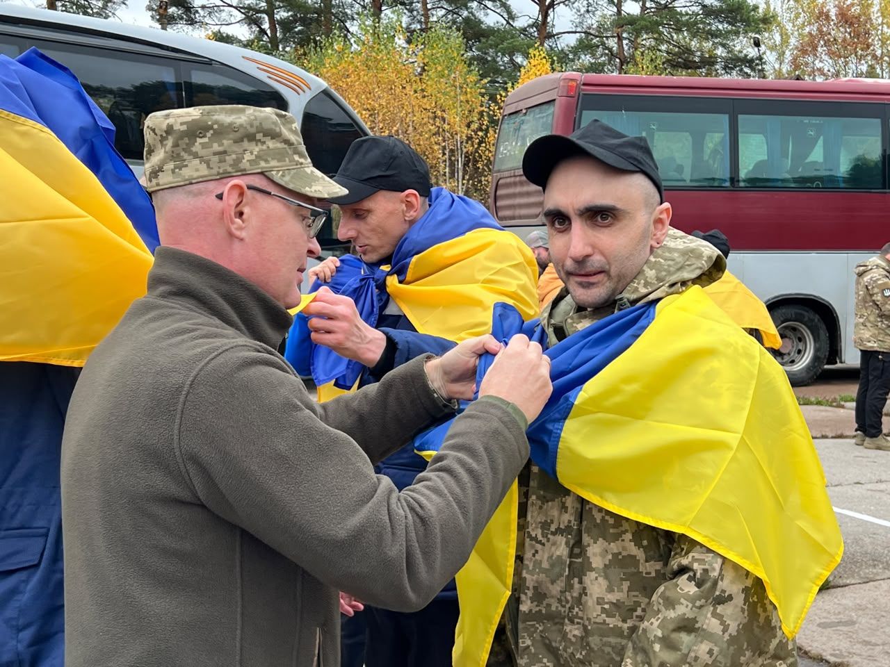Наші вдома! З російського полону звільнили ще 270 українських захисників