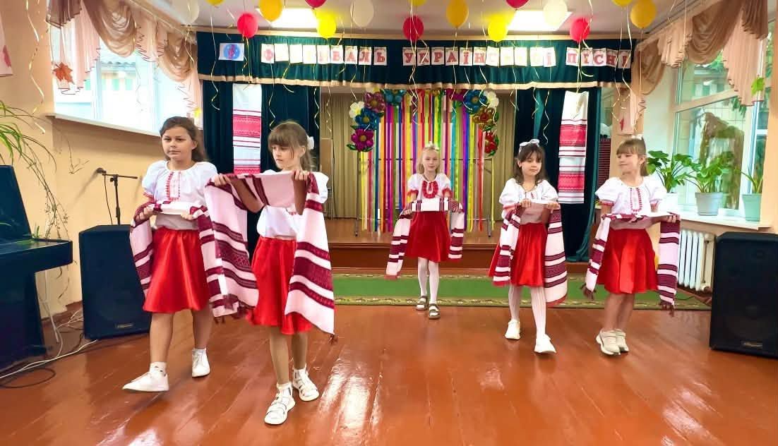 У Решетилівській «початківці» влаштували фестиваль української пісні